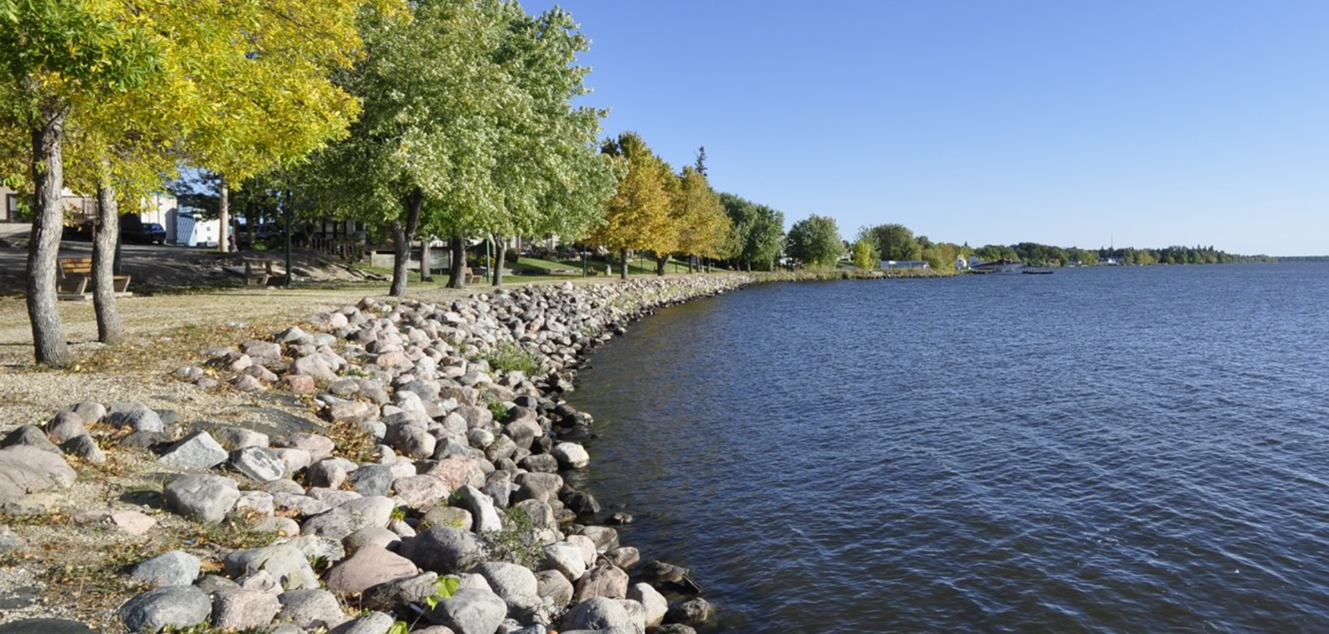 Beautiful waterfront view of Lac du Bonnet along the Winnipeg River
